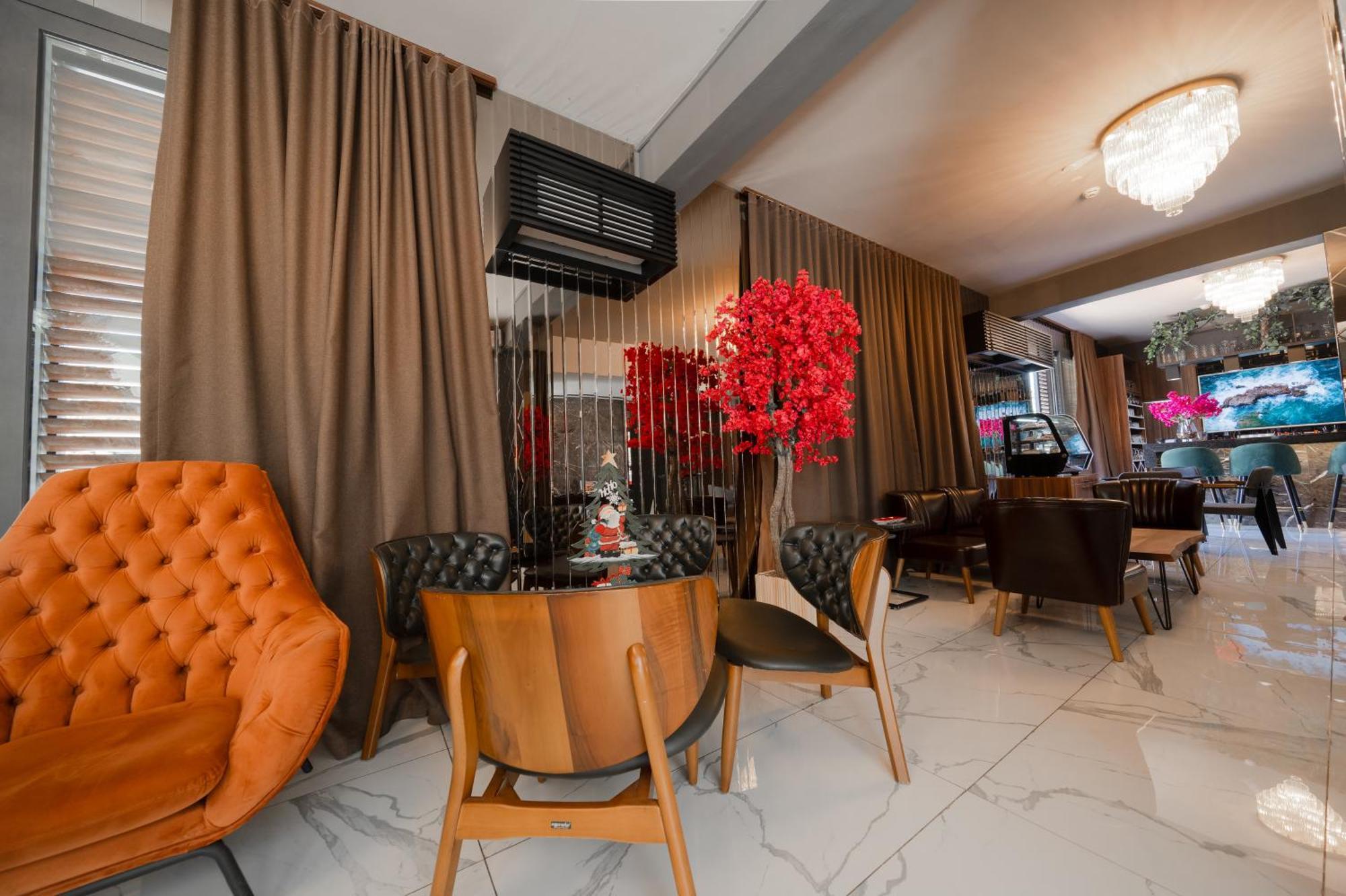 Sky Roof Отель 3*
